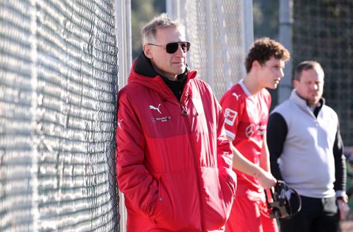 VfB-Sportvorstand Michael Reschke sieht derzeit keine Anzeichen, dass Benjamin Pavard den VfB frühzeitig verlässt. Foto: Pressefoto Baumann