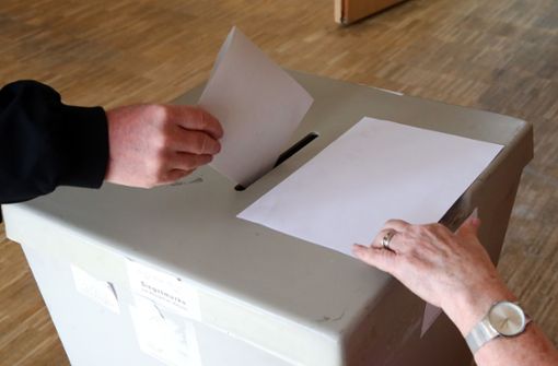 Die Wahlbeteiligung bei der Bürgermeisterwahl in Burladingen lag bei 50,6 Prozent. Foto: dpa/Bodo Schackow