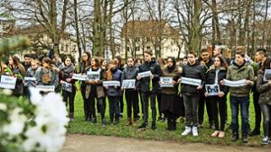 Schülerinnen und Schüler der Schiller-Realschule haben im Göppinger Schlossgarten gegen Ausgrenzung und Benachteiligung demonstriert. Foto: Horst Rudel