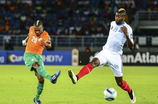Geoffrey Serey Dié (links) zieht mit der Elfenbeinküste ins Finale des Afrika-Cups ein. Foto: BACKPAGE