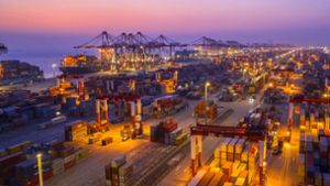 Containerhafen in Shanghai: China ist einer der wichtigsten Handelspartner Baden-Württembergs. Viele Arbeitsplätze hängen vom Auslandsgeschäft ab. Foto: dpa/Xu Haixin
