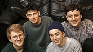Max Hahnemann, Jonathan Weinmann, Lennart Adam und Quintin Copper (von links) sind vier von sechs Musikern der Band Lachs & Lemke. Foto: Michael Steinert