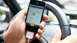 Mit der App von My Taxi können Kunden angeschlossene Taxis bestellen – in Zukunft aber nur noch zum regulären Preis. Foto: dpa