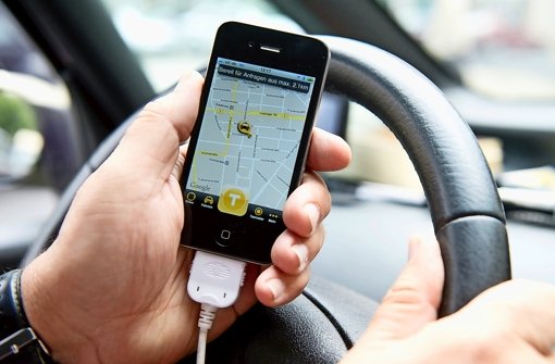 Mit der App von My Taxi können Kunden angeschlossene Taxis bestellen – in Zukunft aber nur noch zum regulären Preis. Foto: dpa
