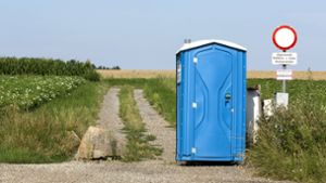 Objekt der diebischen Begierde: Ein Toilettenhäuschen. (Symbolbild) Foto: imago images/CHROMORANGE/Ernst Weingartner via www.imago-images.de