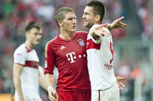 Hitzige Duelle lieferte sich Bastian Schweinsteiger mit dem VfB Stuttgart. Hier gerät er mit Stürmer Vedad Ibisevic aneinander. Foto: dpa/Victoria Bonn-Meuser