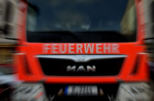 Die Feuerwehr fand nach einem Brand eine Leiche in einem Haus in Karlsruhe. Foto: picture alliance/Britta Pedersen
