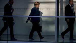 Bundeskanzlerin Angela Merkel auf dem Weg zu den Sondierungsgesprächen. Foto: dpa