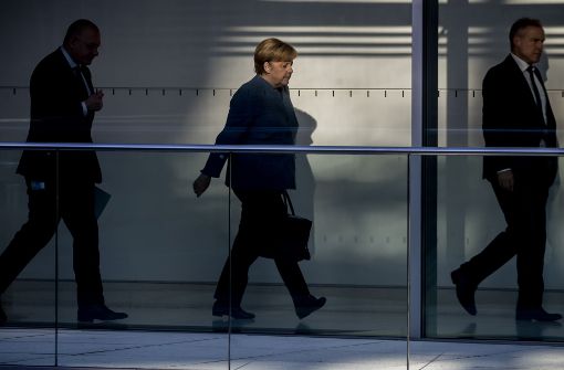 Bundeskanzlerin Angela Merkel auf dem Weg zu den Sondierungsgesprächen. Foto: dpa