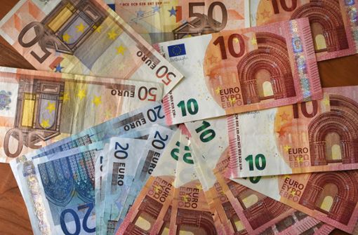 Trickdiebe haben einer 66-Jährigen mehrere Hundert Euro gestohlen. Foto: dpa