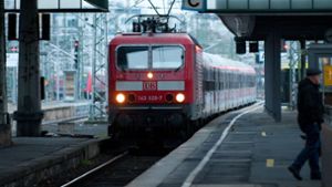 Kontrolleurin wirft Teenager wegen Spitznamen aus dem Zug