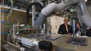 Bei ihrem Besuch in Ulm traf Anja Karliczek auf deutliche Kritik, weil sie die Batterieforschungsfabrik in ihre Heimatregion bei Münster geholt hat. Foto: dpa