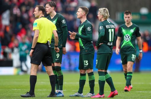 Das Spiel zwischen Union und Wolfsburg stand kurz vor dem Abbruch. Foto: dpa/Andreas Gora