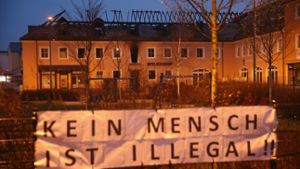 In einer geplanten Unterkunft für Flüchtlinge in Bautzen war ein Feuer gelegt worden. Während die Feuerwehr zu löschen versuchte, kam es zu fremdenfeindlichen Protesten. Foto: Getty Images