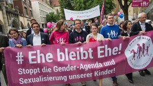 Die Gegner des Aktionsplans der grün-roten Landesregierung wenden sich mit einer Unterschriftenaktion an Bundeskanzlerin Angela Merkel. Foto: dpa