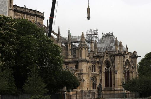 Die Kathedrale soll vor kommendem Regen geschützt werden. Foto: AP