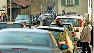 Typischer Sonntag in Rotenberg:  Autos stehen Stoßstange an Stoßstange Foto: factum/Granville
