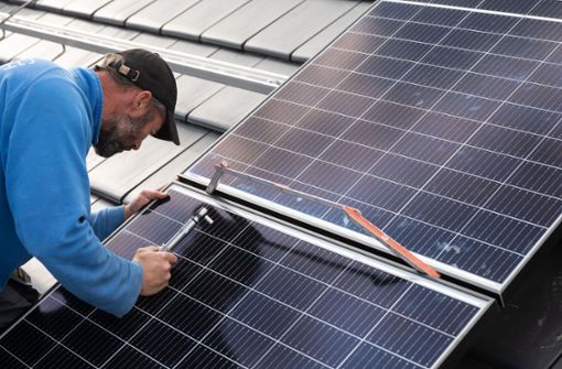 An eine Solarpflicht im Bestand wagt sich die Landesregierung noch nicht heran. Foto: dpa/Marijan Murat