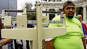 Ein Mann wiegt sich in Mexiko: Übergewicht und Diabetes waren dort schon vor Corona weit verbreitet. Foto: imago/Xinhua