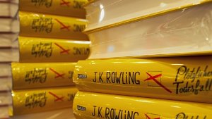 Joanne K. Rowlings Buch „Ein plötzlicher Todesfall“ ist am Donnerstag zeitgleich in den USA, Großbritannien, Kanada, Australien, Neuseeland und Deutschland erschienen. Foto: dpa-Zentralbild