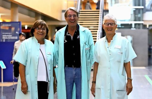 Ursula Gottschick, Martin Exner und  Irmgard Kober (von links) sind  jeweils einen Vormittag für die Patienten da.Foto: Patricia Sigerist Foto: /Patricia Sigerist