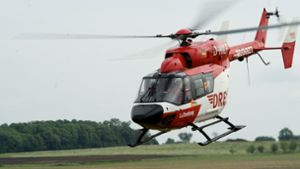 Ein Hubschrauber brachte den schwer verletzten Pickup-Fahrer ins Krankenhaus (Symbolfoto). Foto: dpa-Zentralbild