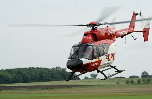 Ein Hubschrauber brachte den schwer verletzten Pickup-Fahrer ins Krankenhaus (Symbolfoto). Foto: dpa-Zentralbild
