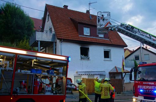 Die Polizei ermittelt nach einem Brand in Nürtingen. Foto: SDMG