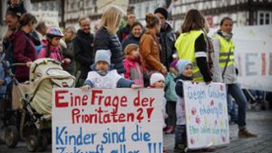 Eltern und Kinder wollen höhere Kita-Gebühren verhindern. Foto: Gottfried Stoppel