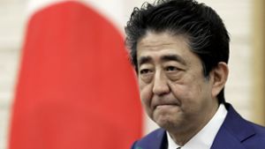 Shinzo Abe gibt sein Amt Medienberichten zufolge ab. Foto: AP/Kiyoshi Ota