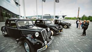 Stehen vor dem Mercedes-Benz-Museum, sind aber aus Frankreich:   Citroën-Oldtimer. Foto: Lichtgut/Leif Piechowski