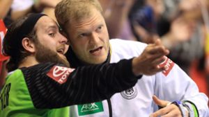 Silvio Heinevetter (li., aktuell beim TVB Stuttgart)  und Johannes Bitter (HSV Hamburg) als früheres Gespann in der Handball-Nationalmannschaft Foto: dpa/Jens Wolf