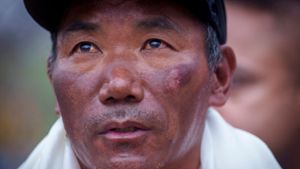 Nepalesischer Bergführer besteigt Mount Everest zum 30. Mal