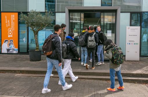 Beim Gang über den Esslinger Campus begegnet man  mehr Männern als Frauen. Foto: Roberto Bulgrin