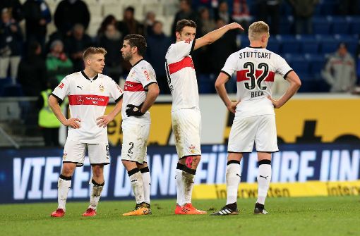 Niedergeschlagenheit bei den Spielern des VfB Stuttgart Foto: Pressefoto Baumann