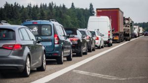 Wegen des Brückenabrisses auf der A8 bei Pforzheim kann es am Wochenende zu Verkehrsbehinderungen kommen. Foto: dpa