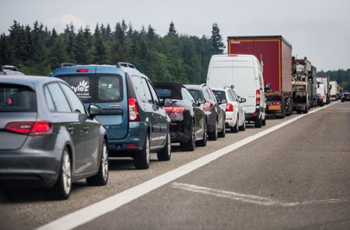 Wegen des Brückenabrisses auf der A8 bei Pforzheim kann es am Wochenende zu Verkehrsbehinderungen kommen. Foto: dpa