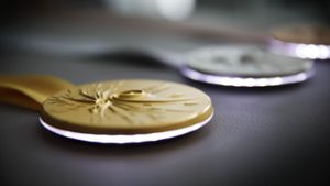 Die Medaillen bei der Turn-WM beleuchten sich selbst. Foto: © C) Gottfried Stoppel