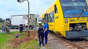 Strohgäubahn kollidiert mit Lkw