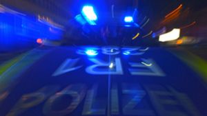 Der 24-Jährige sei am Mittwoch mit seinem Motorrad frontal in die Fahrertür des Wagens gekracht, teilte die Polizei in Reutlingen mit (Symbolbild). Foto: dpa