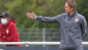 Bei Trainer Frank Fahrenhorst und dem VfB Stuttgart II stimmt die Richtung. Foto: Baumann