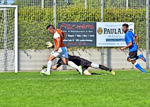 Zweites Spiel, dritter Treffer: Emre Yildizeli (l.) schloss seinen Alleingang  über den halben Platz mit dem Tor zum 1:0 an. Foto: Tom Bloch