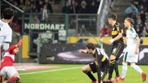 Benjamin Pavard vom VfB Stuttgart hat sich gegen Borussia Mönchengladbach verletzt. Foto: DPA
