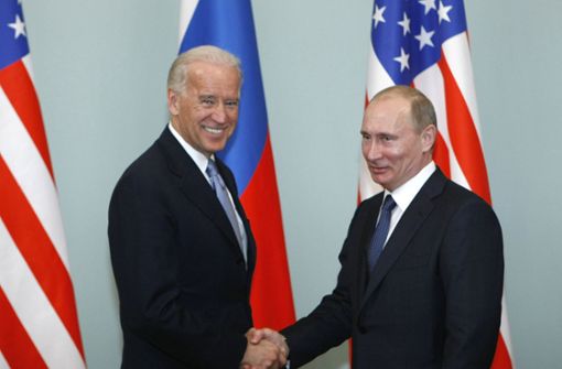 Joe Biden (links) und Wladimir Putin haben einen wichtigen Deal ausgehandelt. (Archivbild von 2011) Foto: dpa/Alexander Zemlianichenko