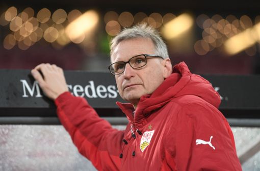 Sportvorstand Michael Reschke will die Partie gegen Wolfsburg mit Trainer Wolf planen. Foto: dpa