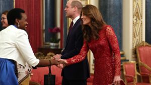 Herzogin Kates rotes Glitzerkleid sorgte für Begeisterung. Foto: AFP/YUI MOK