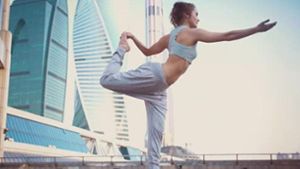 Trotz gesunder Ernährung riss einer US-Amerikanerin nach einer Yoga Übung eine Arterie. Foto: Glomex/ProSieben