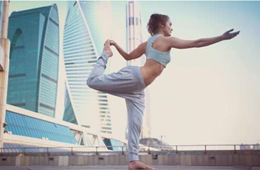 Trotz gesunder Ernährung riss einer US-Amerikanerin nach einer Yoga Übung eine Arterie. Foto: Glomex/ProSieben