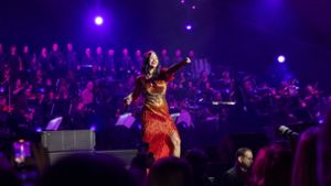Die dänische Sängerin Aura Dione bringt viel Temperament auf die Bühne Foto: Lichtgut/Julian Rettig