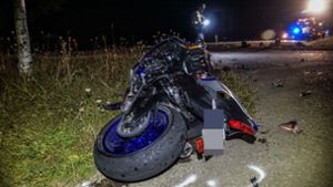 Der junge Motorradfahrer starb noch an der Unfallstelle. Foto: SDMG/Dettenmeyer